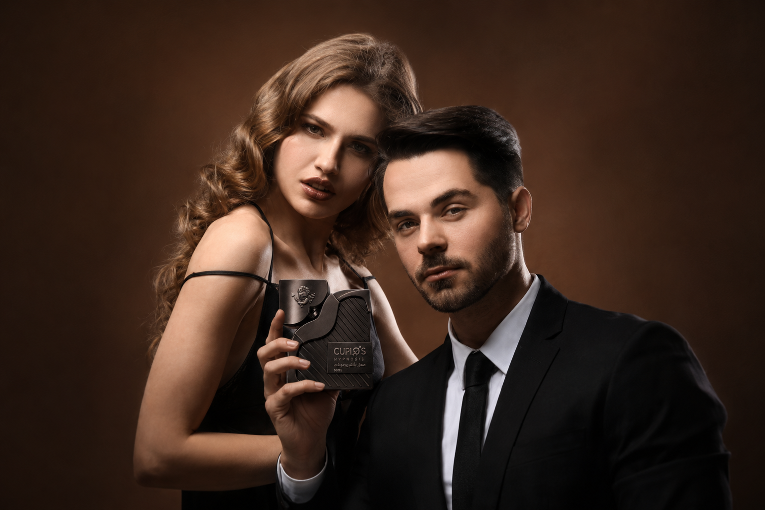 Pareja elegante con Cupids Hypnosis